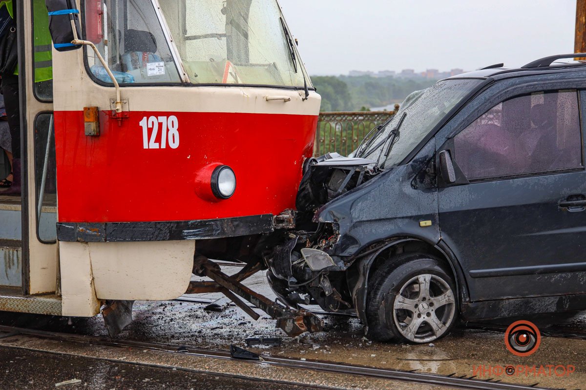 Пассажиры трамвая не травмировались Пассажиры трамвая не травмировались