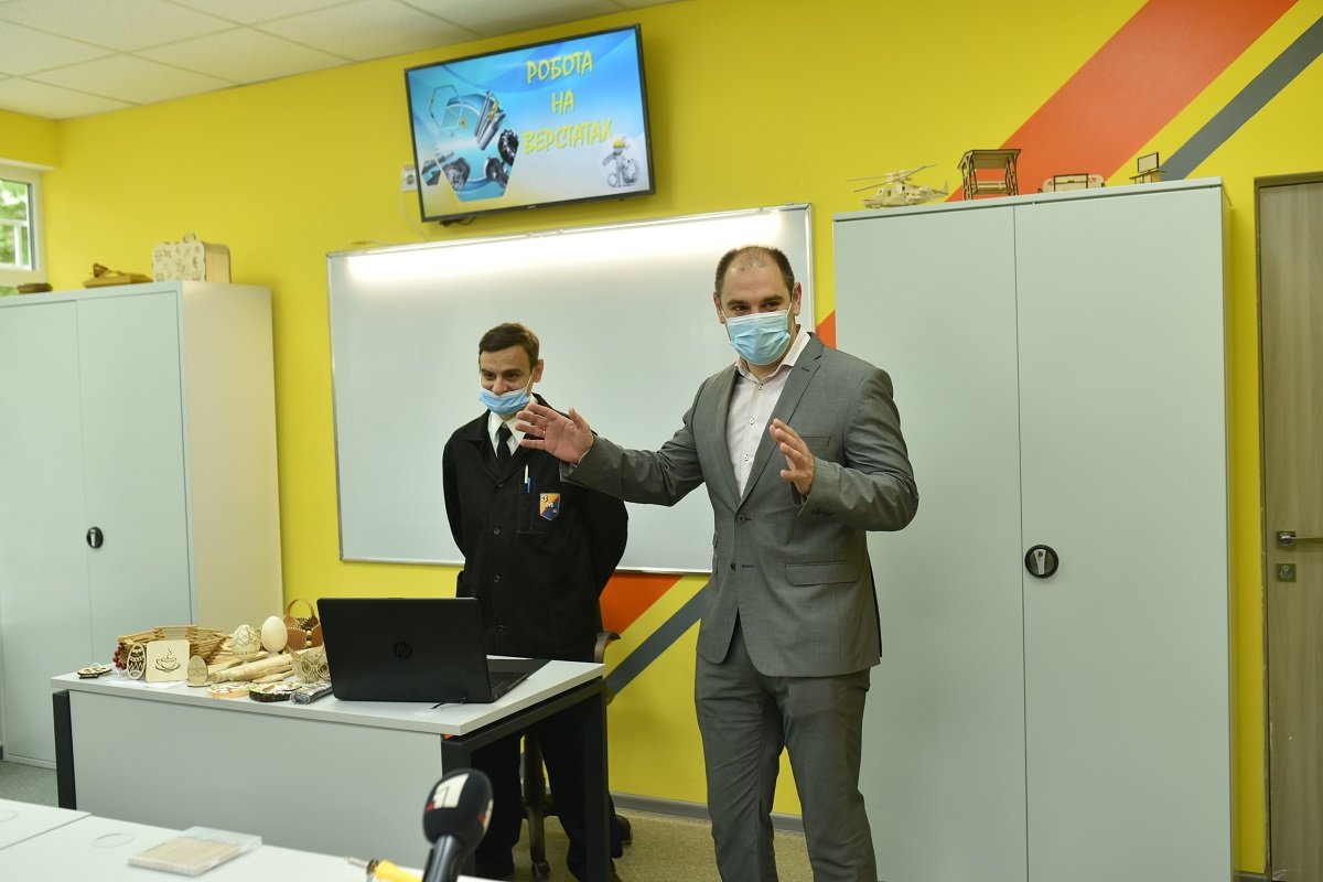 Современный кабинет трудов и лаборатория мехатроники открыты на левом берегу в сотрудничестве ИНТЕРПАЙП и горсовета Днепра 3