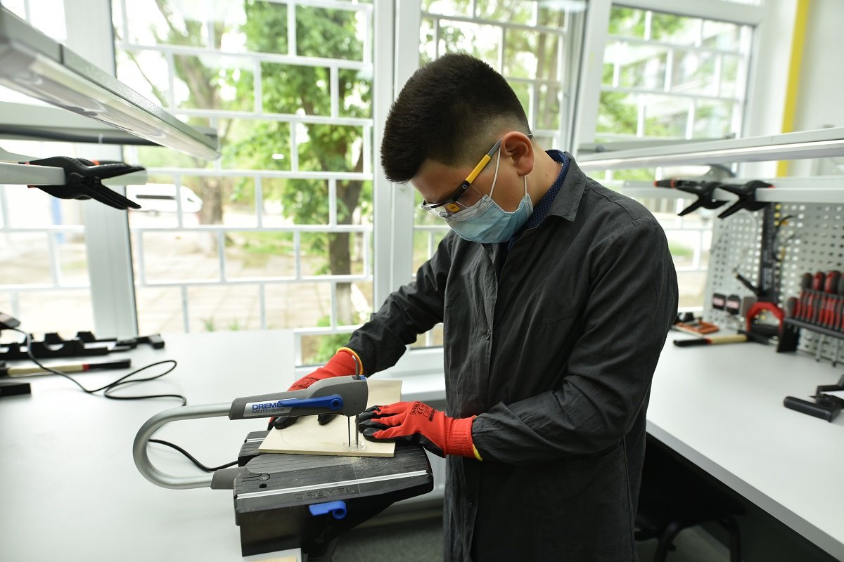 Современный кабинет трудов и лаборатория мехатроники открыты на левом берегу в сотрудничестве ИНТЕРПАЙП и горсовета Днепра 5