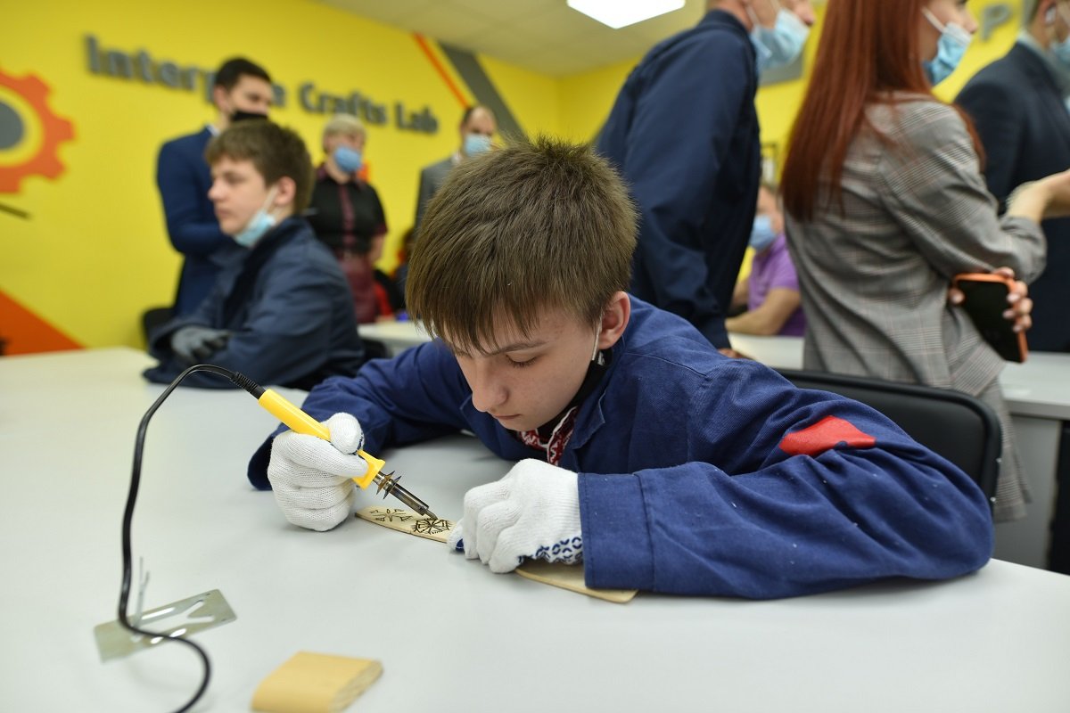 Современный кабинет трудов и лаборатория мехатроники открыты на левом берегу в сотрудничестве ИНТЕРПАЙП и горсовета Днепра 6