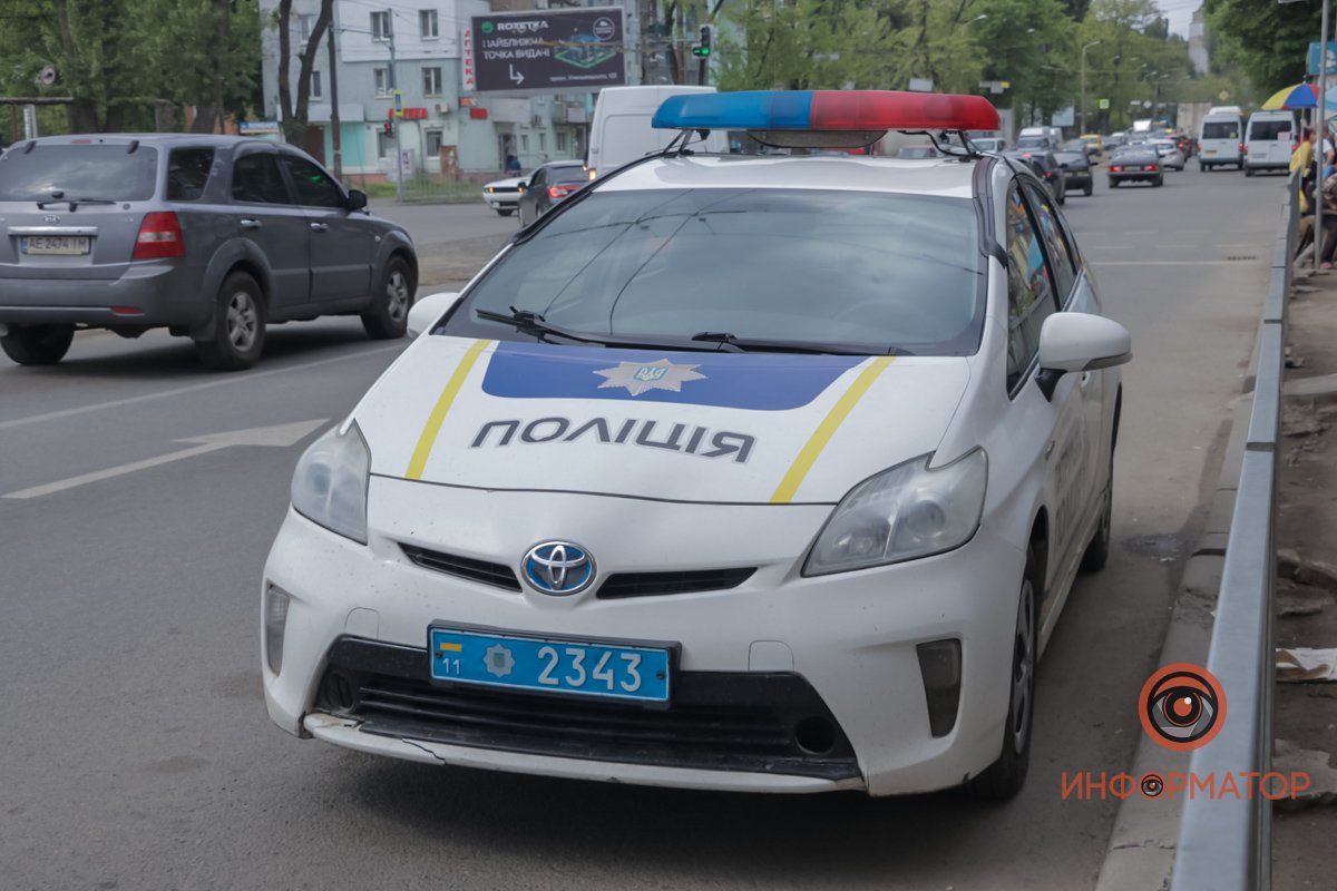 В отделение "Ощадбанка" ворвался мужчина и угрожал взорвать гранату 3