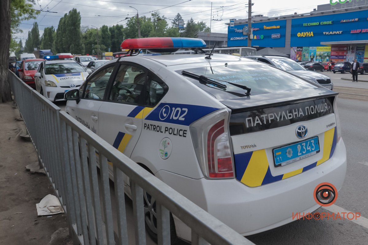 В отделение "Ощадбанка" ворвался мужчина и угрожал взорвать гранату 4