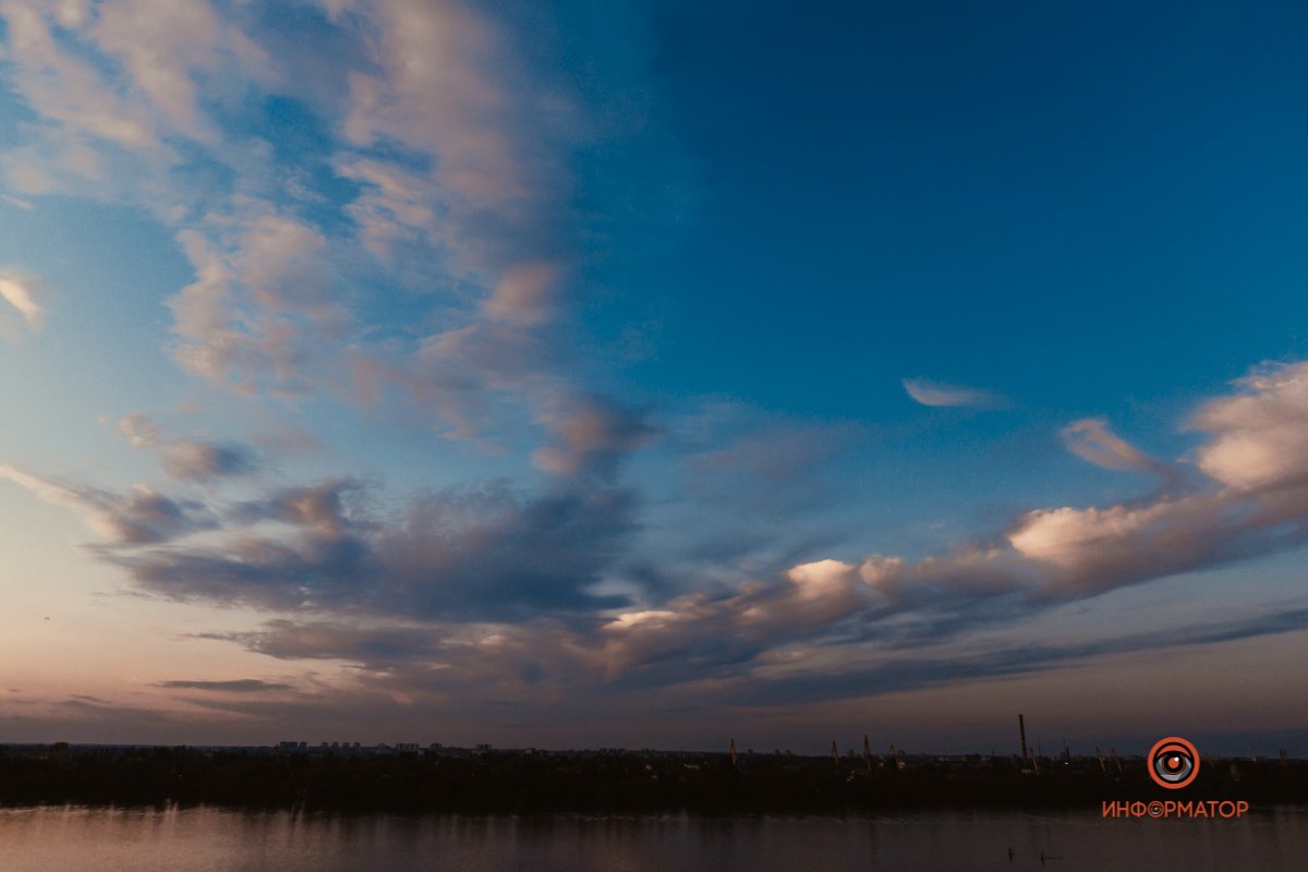 Этот закат состоит из тысячи мелочей. А что заметили вы?