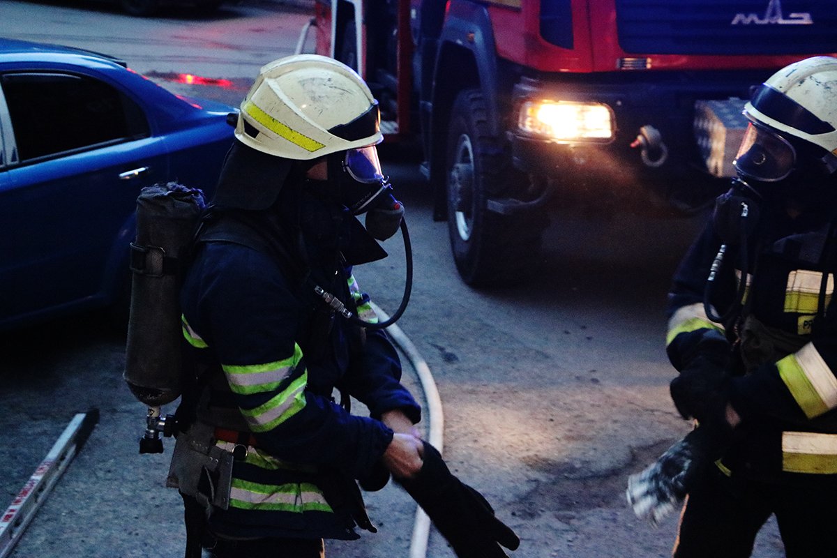 На место прибыли две бригады ГСЧС