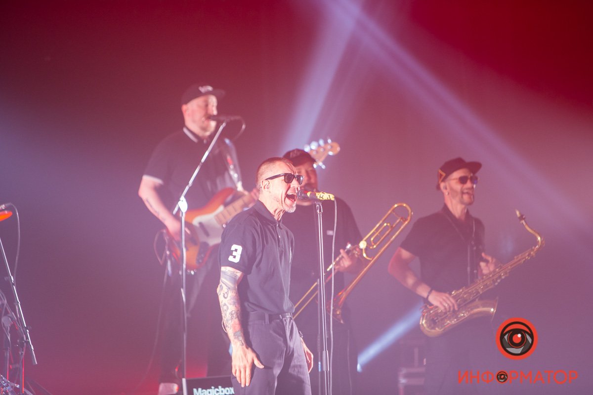 Поприветствовали фанатов