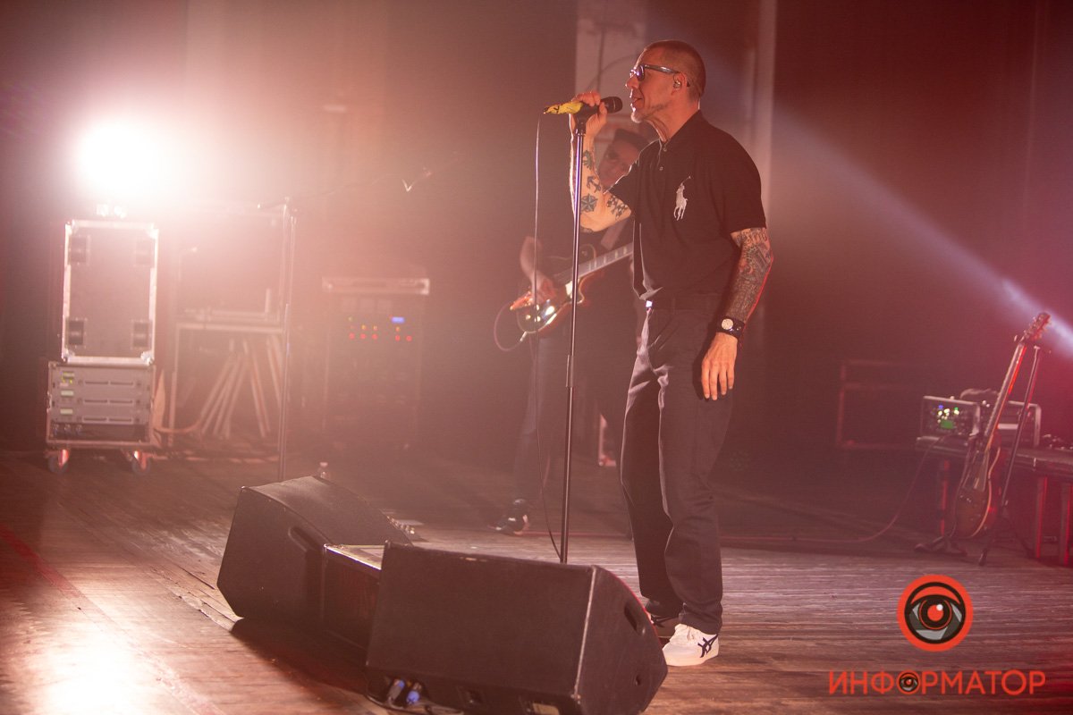 Музыканты привлекают своей простотой, а она во всем: и в чувствах, и в песнях, и в движениях