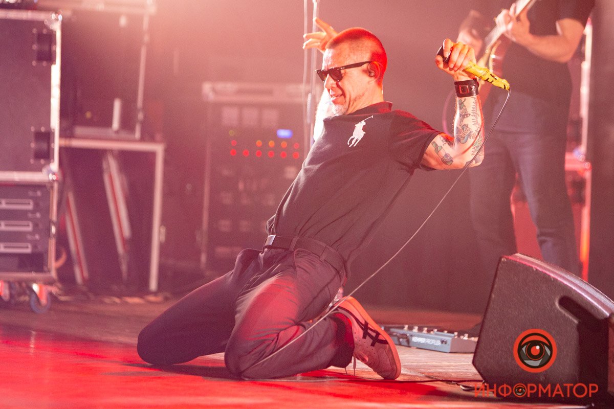 Музыканты, как и фанаты, не сдерживали себя и получали максимум от концерта