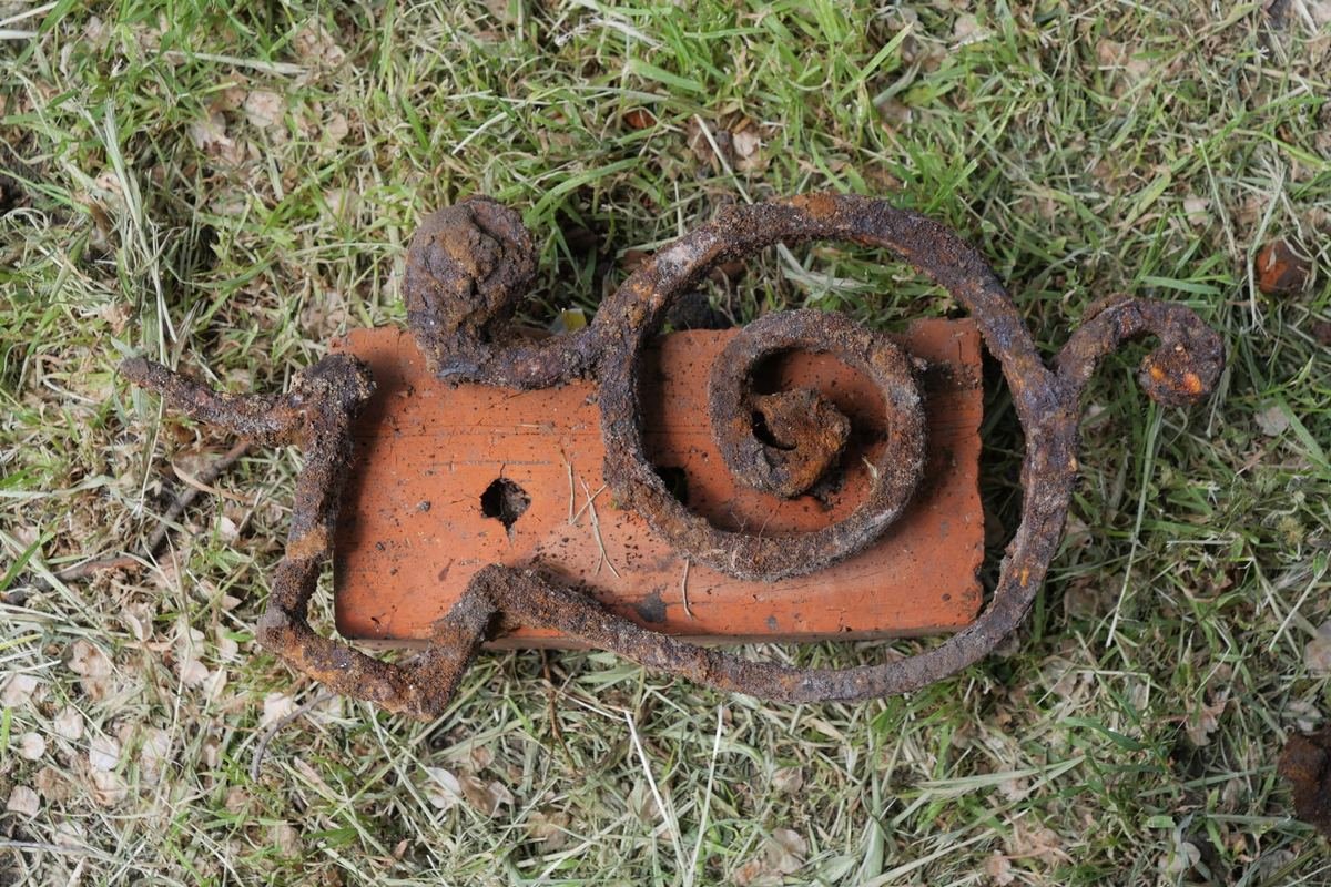 Неизвестно, действительно ли это артефакт или просто ржавая деталь