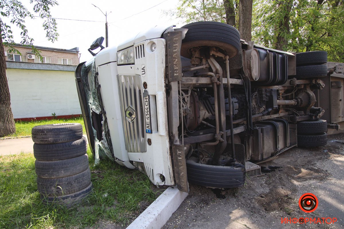 Упал рядом с шинами Упал рядом с шинами