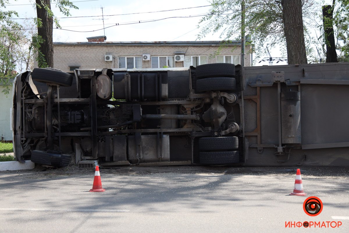 Место ДТП огородили конусами Место ДТП огородили конусами