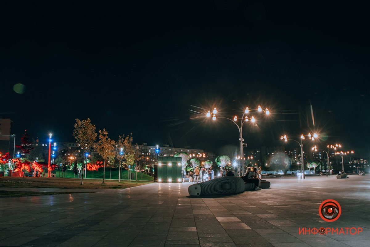 Ночью город преображается Ночью город преображается