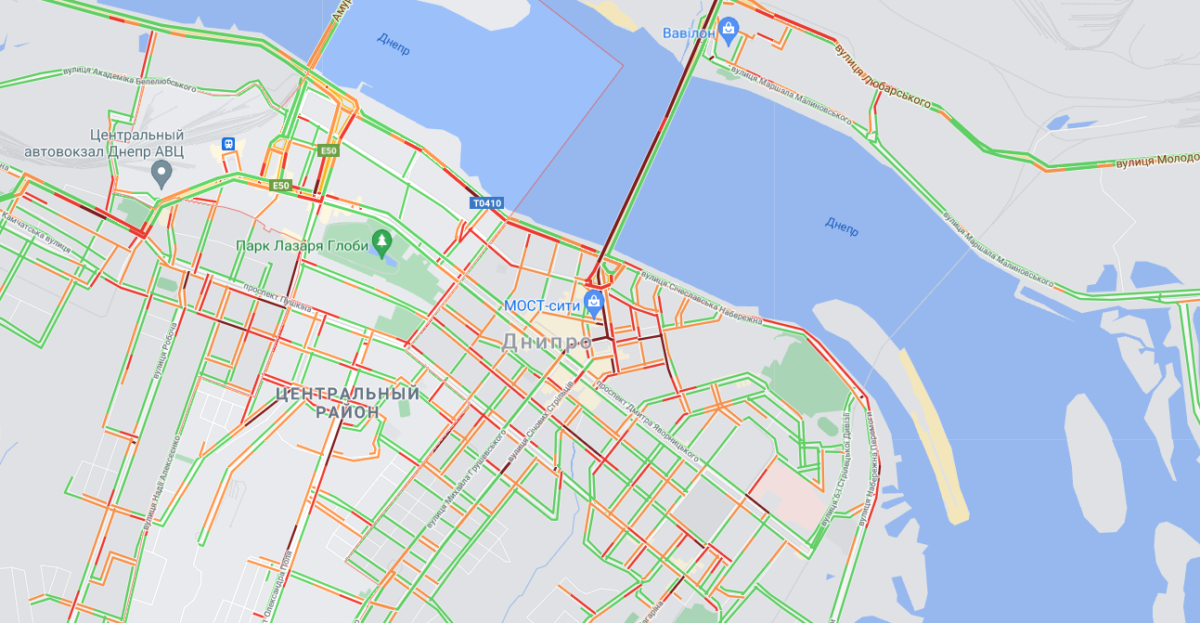 Движение по всему городу затруднено Движение по всему городу затруднено