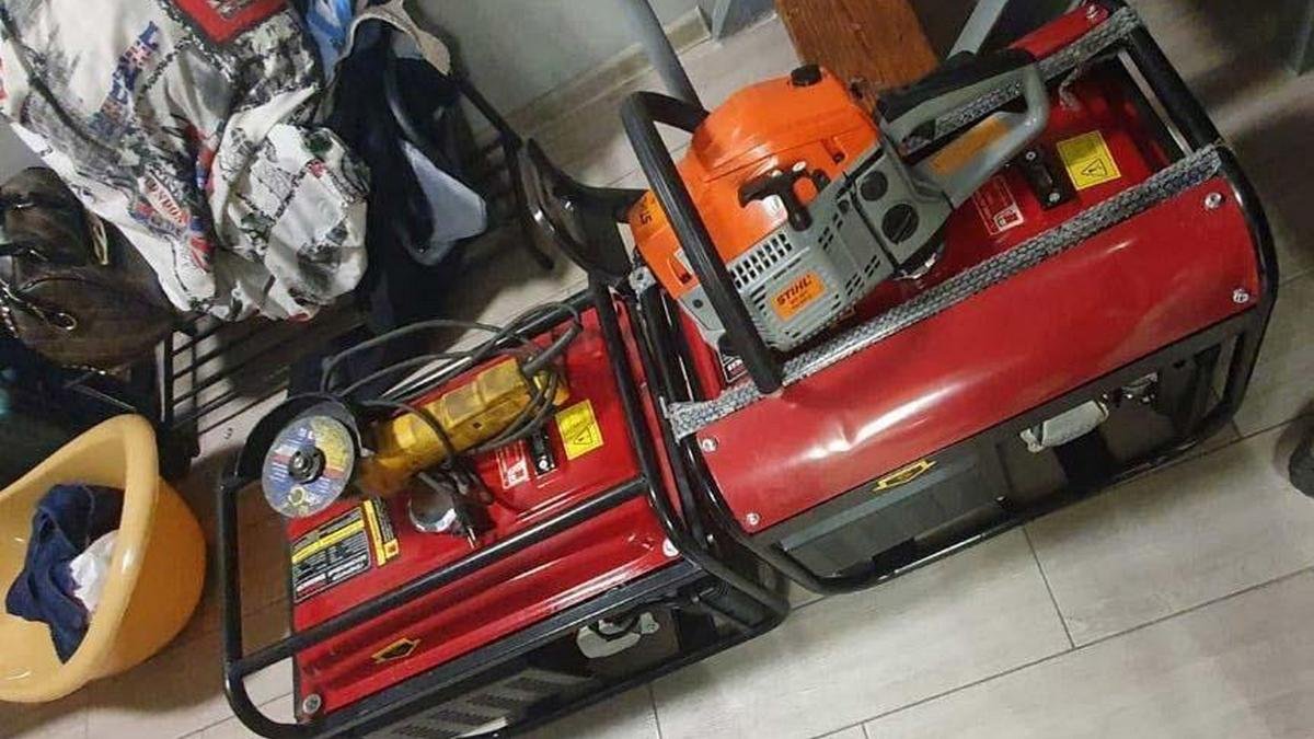 Техника, которую злоумышленники, якобы, хотели оставить в квартире пенсионера