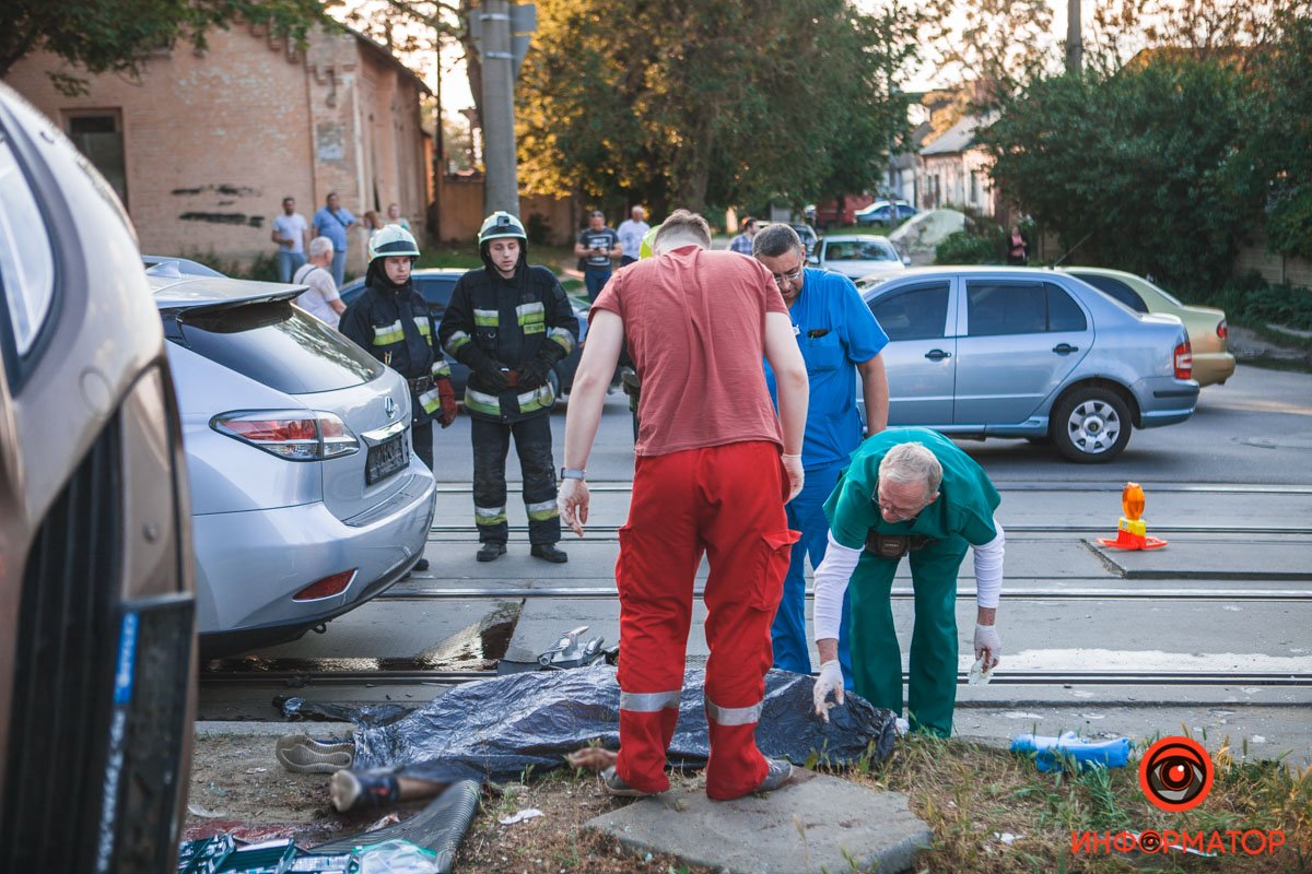 На месте ДТП работали спасатели, медики и полиция На месте ДТП работали спасатели, медики и полиция