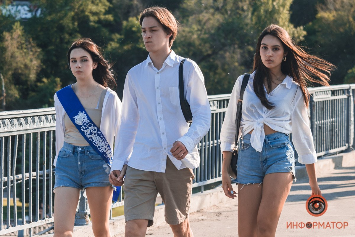 Идут на пляж Идут на пляж