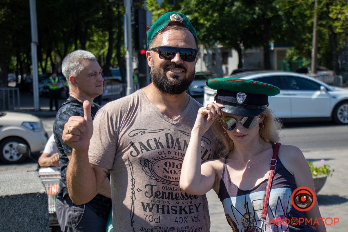 На митинг пришли и молодые люди На митинг пришли и молодые люди
