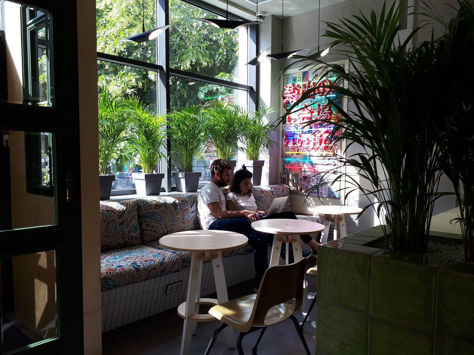 Экскурсии по заводам, пешеходные пространства, крутые кафешки и сказочные домики: что посмотреть в Днепре 53