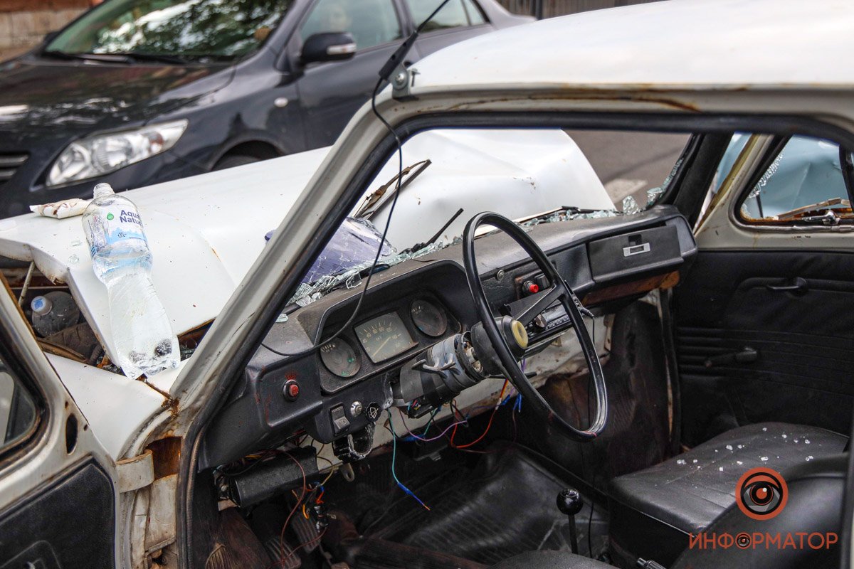 Здесь столкнулись автомобили ЗАЗ-968М и Hyundai Accent Здесь столкнулись автомобили ЗАЗ-968М и Hyundai Accent