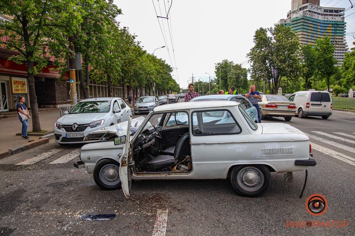 По предварительной информации от полиции, Hyundai ехал по Сичеславской Набережной в сторону центра По предварительной информации от полиции, Hyundai ехал по Сичеславской Набережной в сторону центраПо предварительной информации от полиции, Hyundai ехал по Сичеславской Набережной в сторону центра