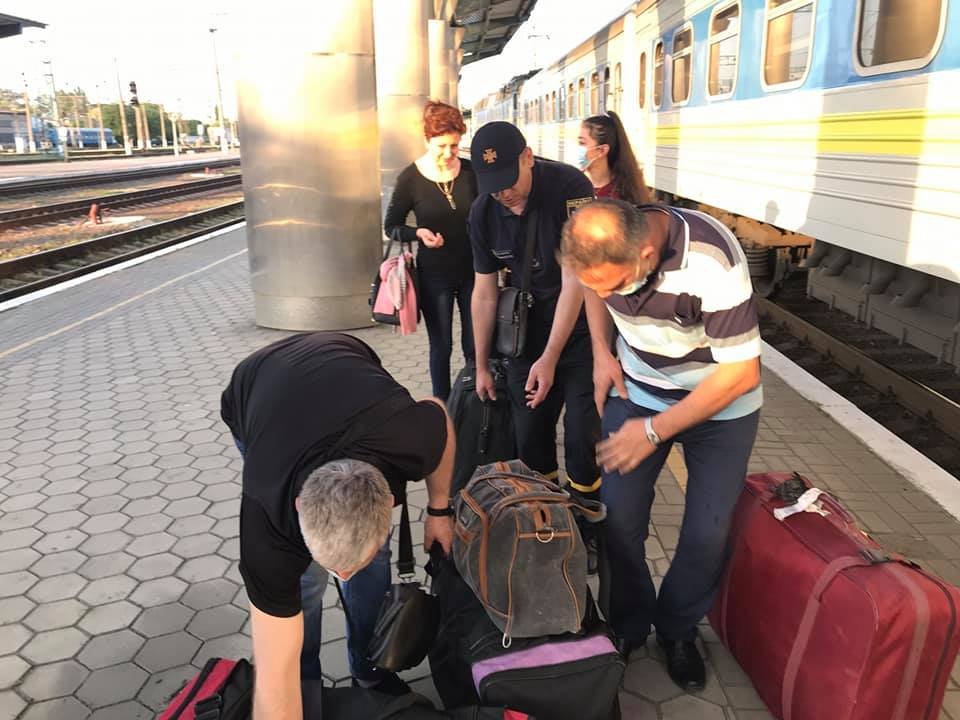 В Днепр эвакуировали людей из Сектора Газа - их встречали спасатели 1