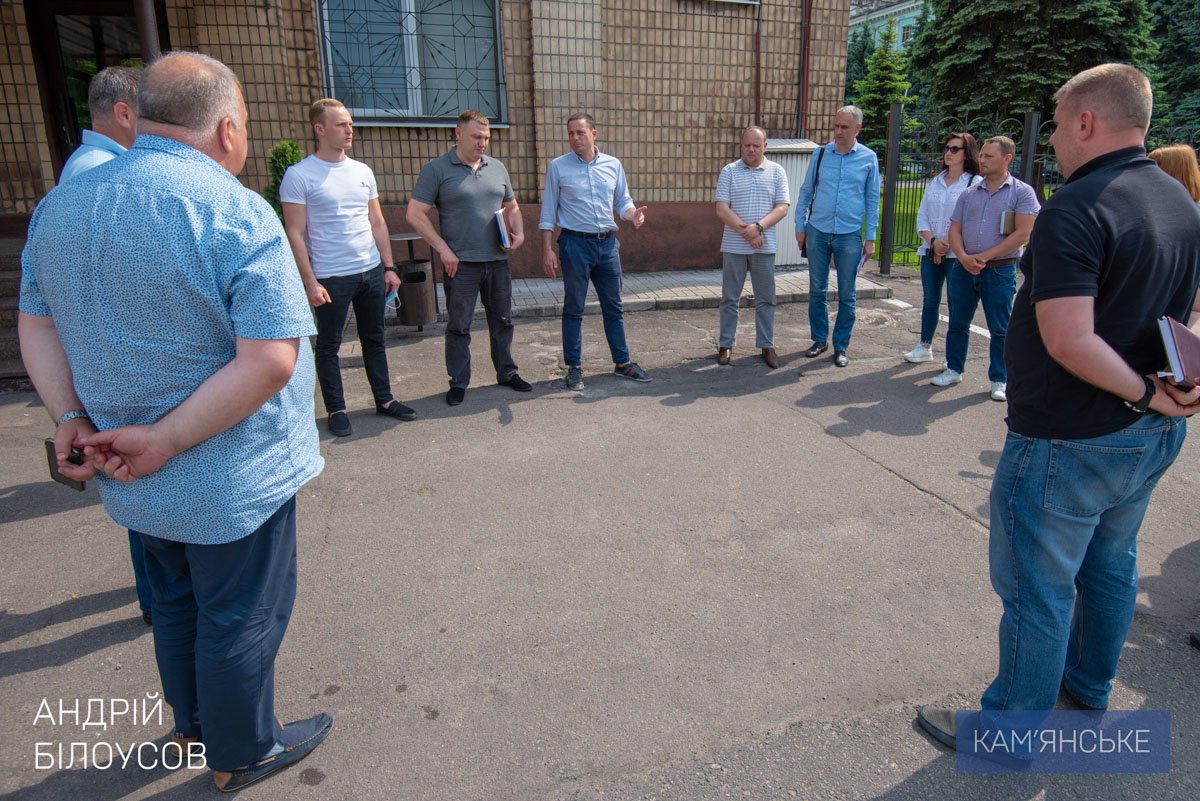 Мэр высказал ряд замечаний и акцентировал внимание на том, чтобы усилить работу по покосу внутридворовых территорий.