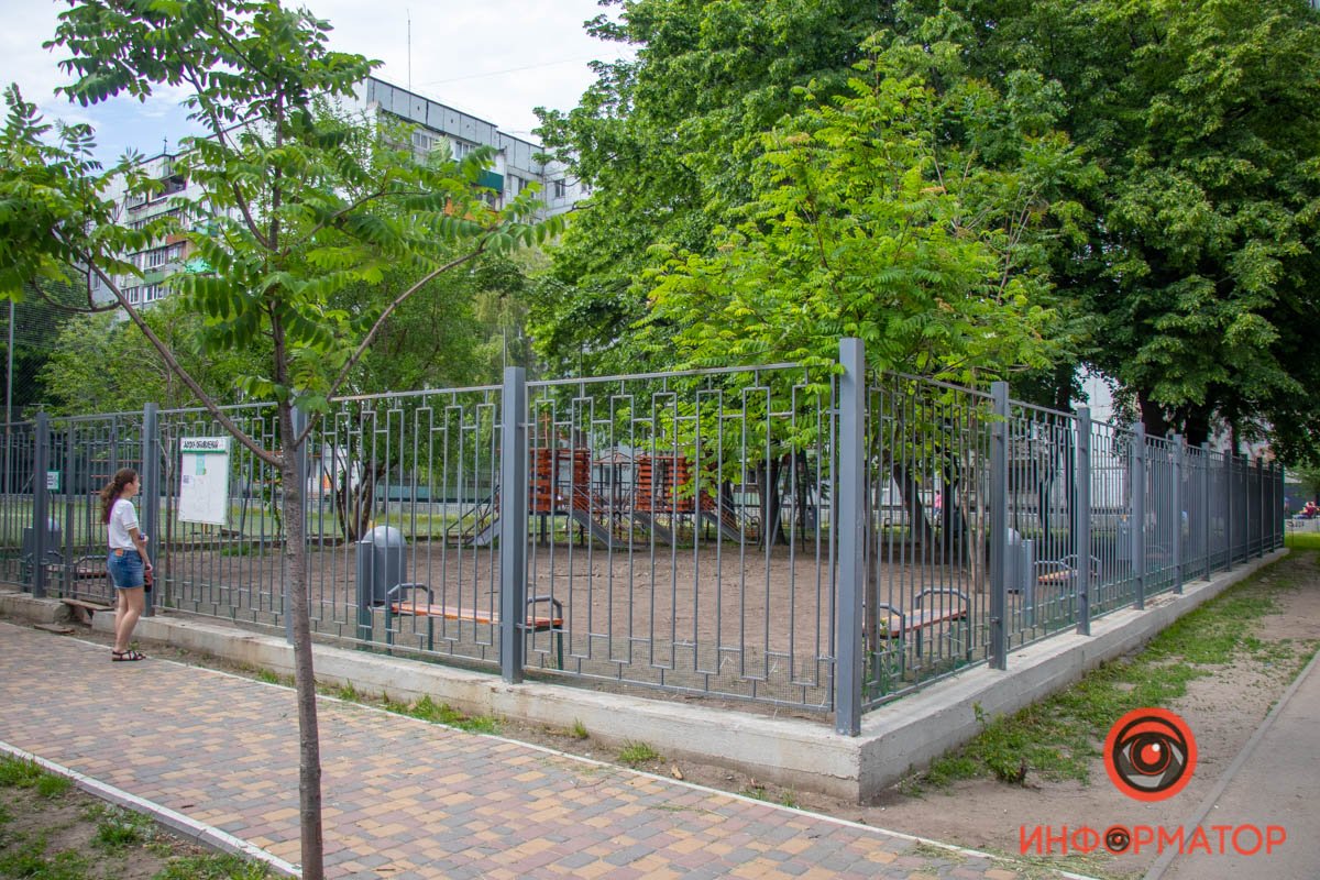 В Днепре на Новокрымской жильцы не довольны площадкой для выгула собак: как решить проблему 1