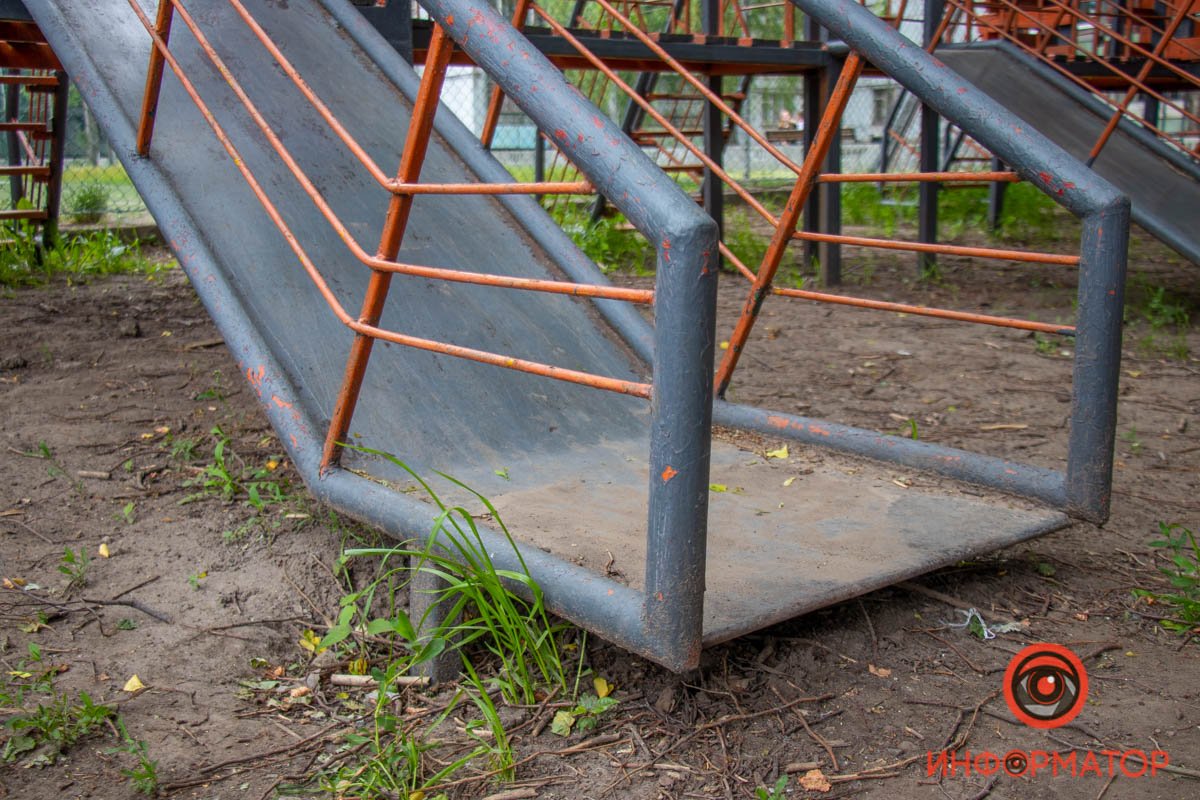 В Днепре на Новокрымской жильцы не довольны площадкой для выгула собак: как решить проблему 4