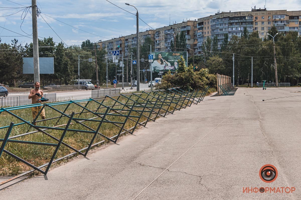 Так территория у кинотеатра "Салют" выглядит сейчас Так территория у кинотеатра "Салют" выглядит сейчас