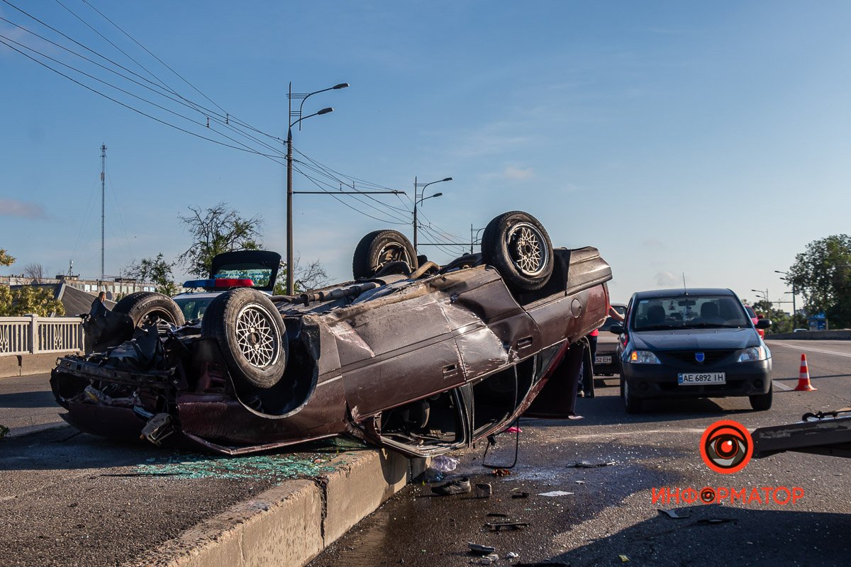 Разлилось масло и бензин Разлилось масло и бензин