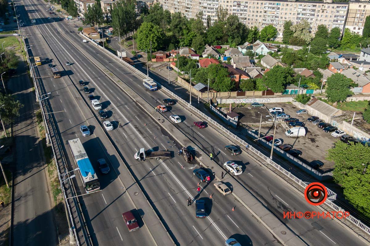 Водители сообщают, что на данный момент все разъехались, но запчасти остались Водители сообщают, что на данный момент все разъехались, но запчасти остались