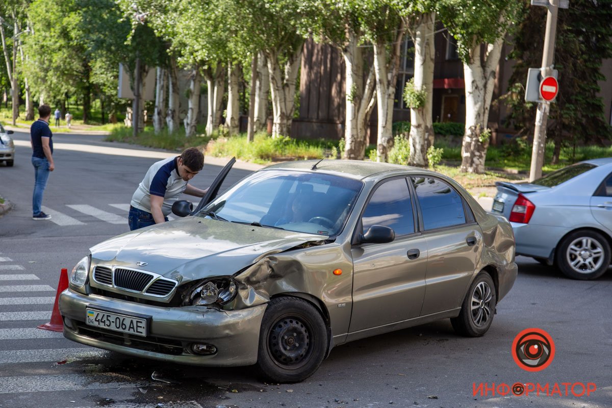 Lanos двигался по главной дороге Lanos двигался по главной дороге