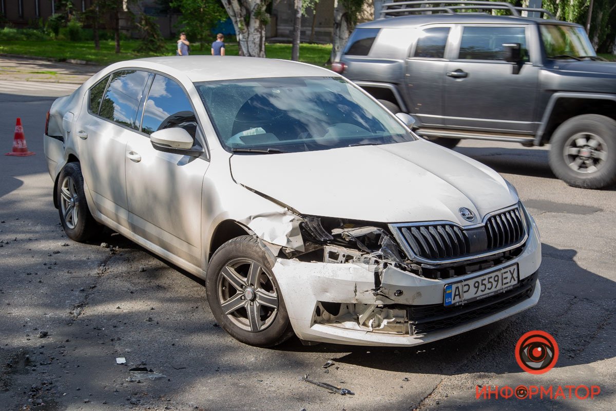 Skoda двигалась по второстепенной дороге Skoda двигалась по второстепенной дороге