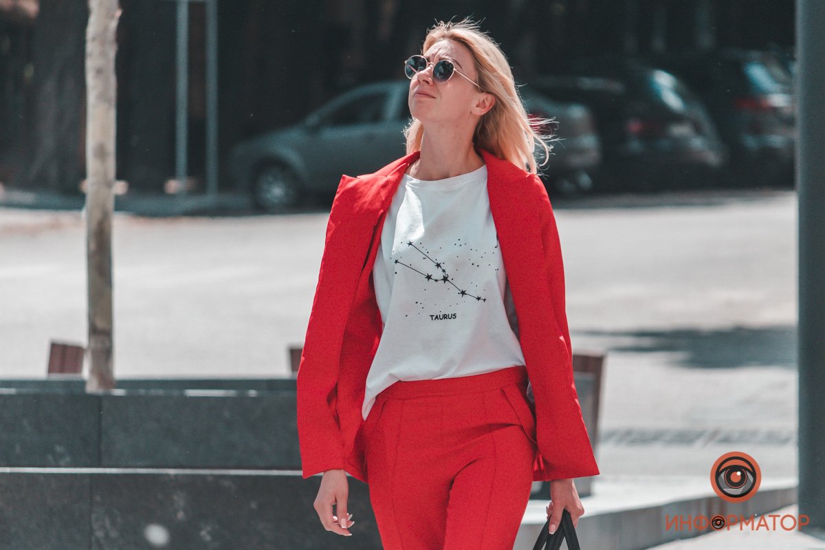 Леди в красном