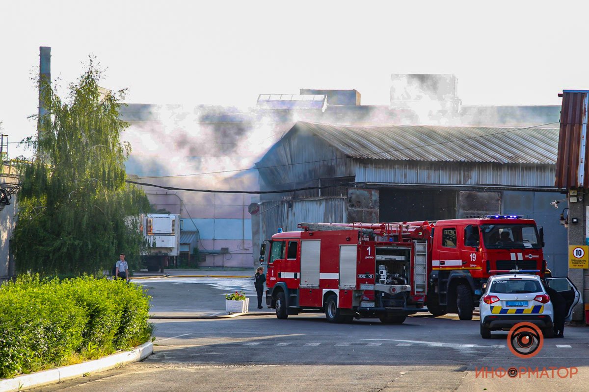 Сотрудники рассказали, что горит СТО, на которой ремонтируют фуры Сотрудники рассказали, что горит СТО, на которой ремонтируют фуры