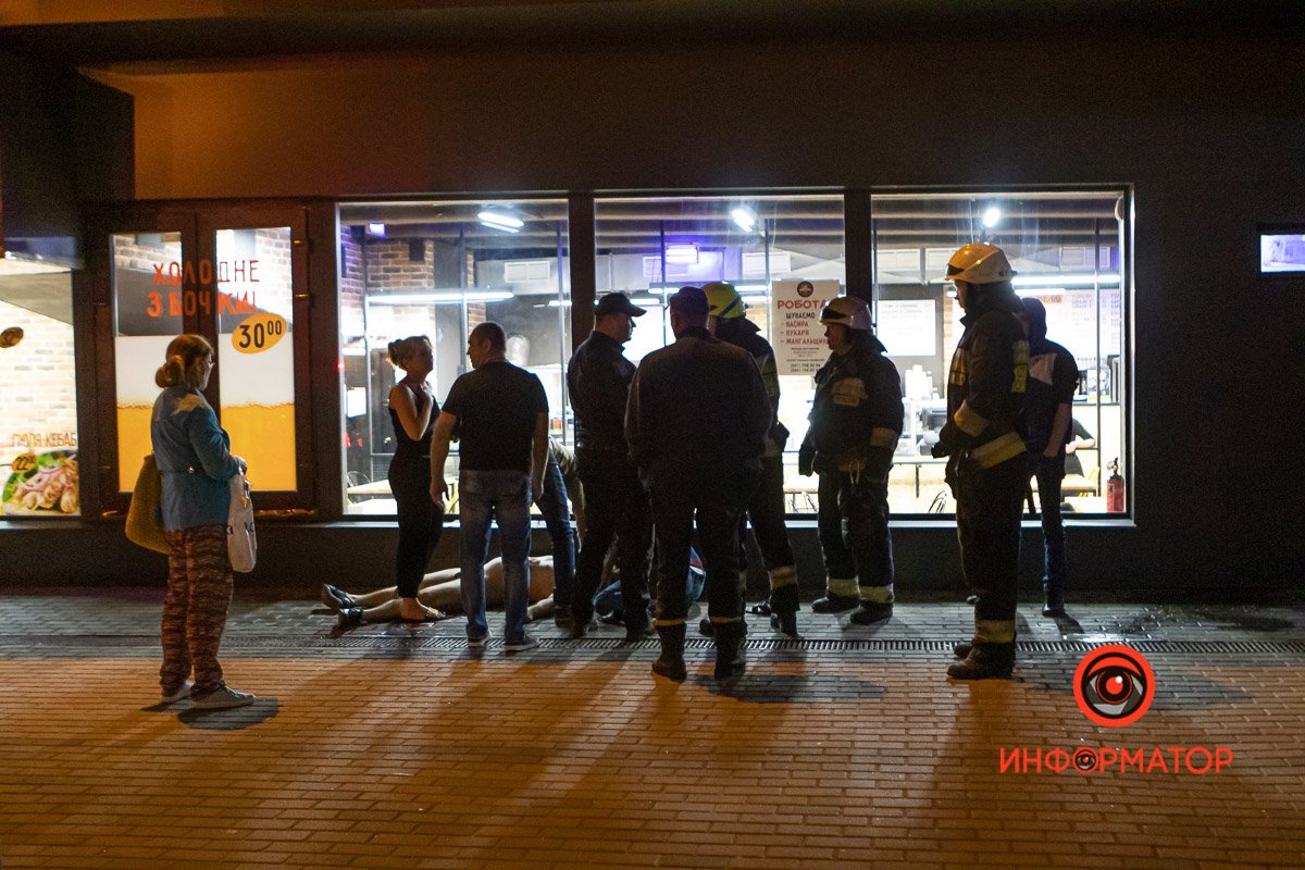 В центре Днепра мужчина спрыгнул с «МОСТ-Сити» В центре Днепра мужчина спрыгнул с «МОСТ-Сити»