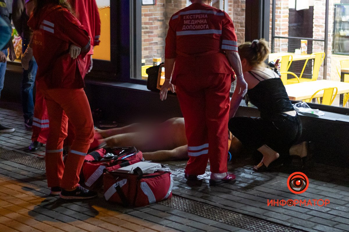 На место приехали полиция, спасатели и два реанимобиля На место приехали полиция, спасатели и два реанимобиля