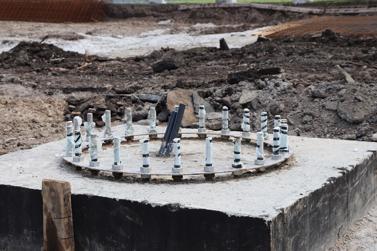 Высотой как 24-этажный дом: в Кривом Роге возводят флагшток 2