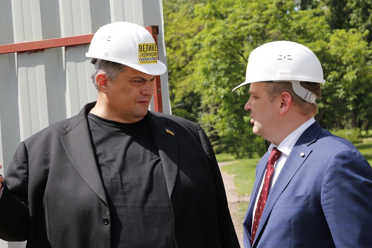 Высотой как 24-этажный дом: в Кривом Роге возводят флагшток 3