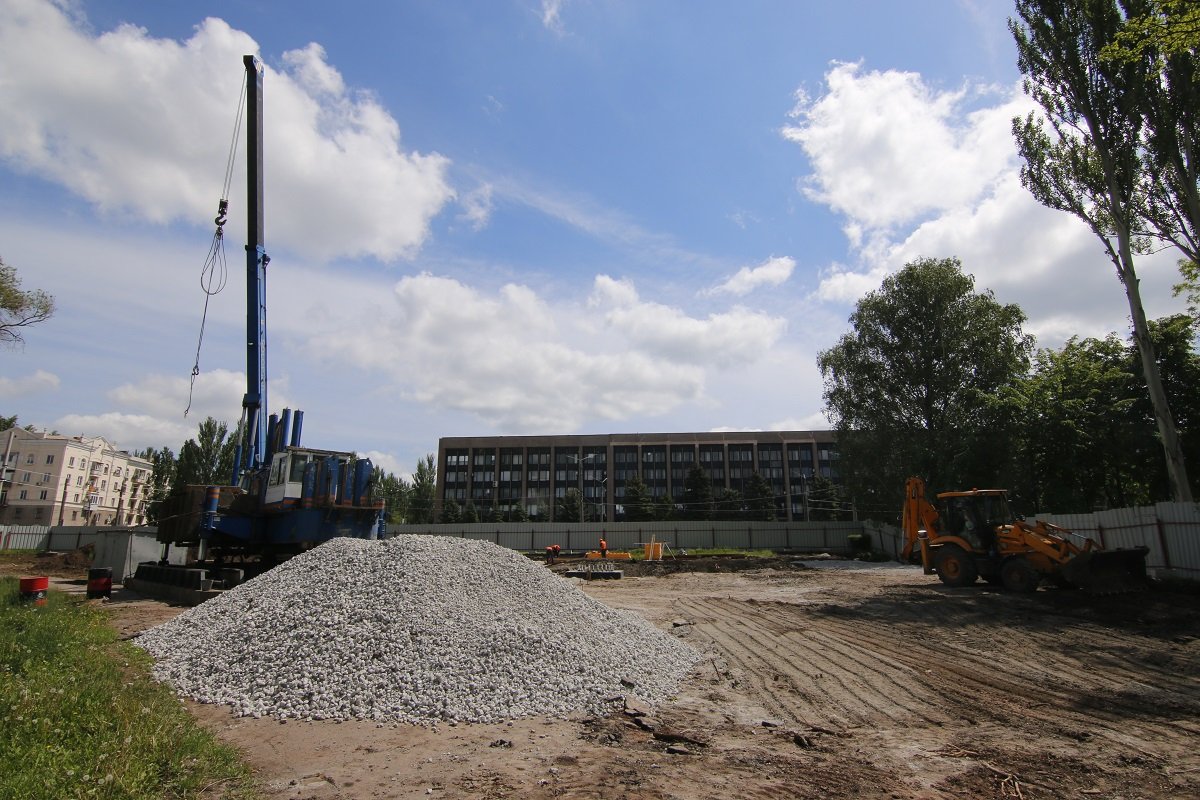 Высотой как 24-этажный дом: в Кривом Роге возводят флагшток 5