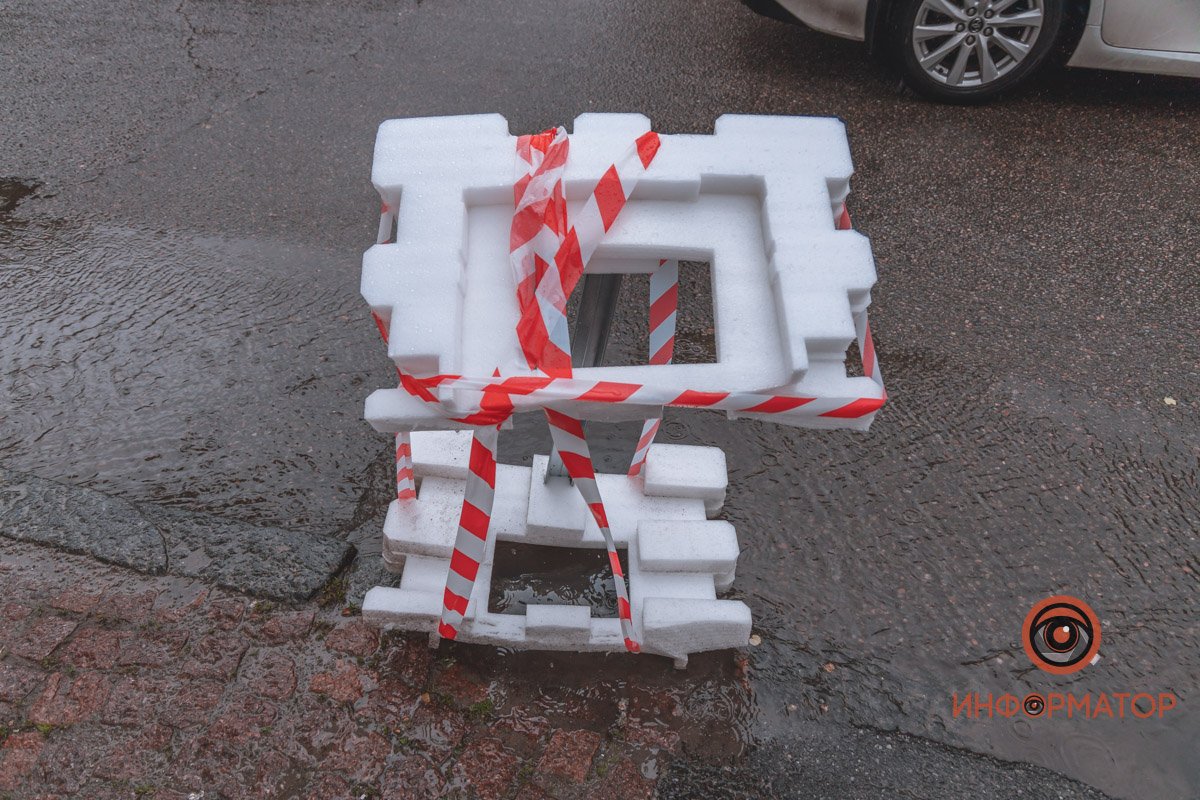 Яма образовалась напротив дома №14. Яма образовалась напротив дома №14.