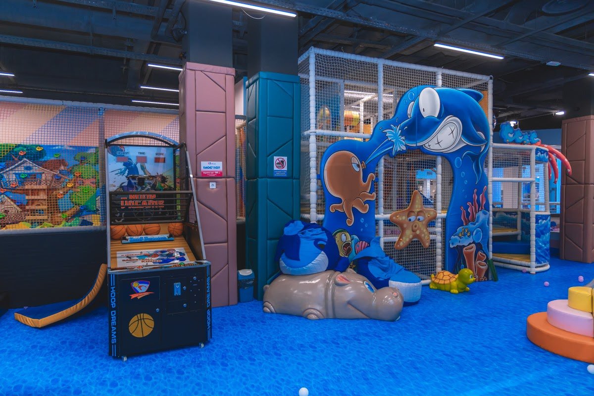 Многоярусный лабиринт и игровые автоматы мало кого оставят равнодушным