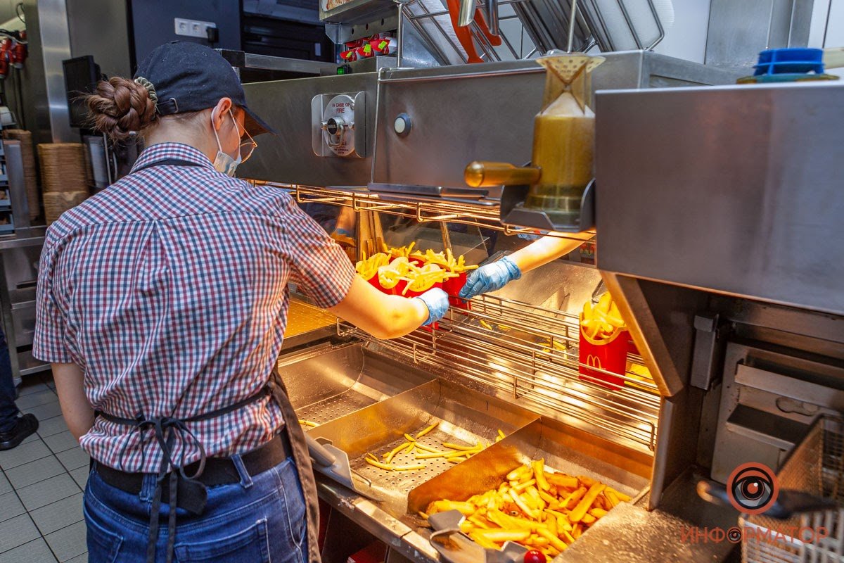 Прозора кухня: з чого і як готують страви в МакДональдз 11
