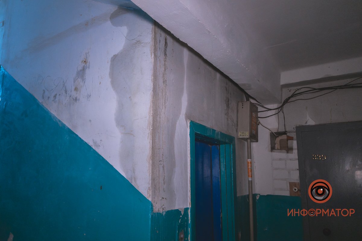 В подъезде чувствуется сырость