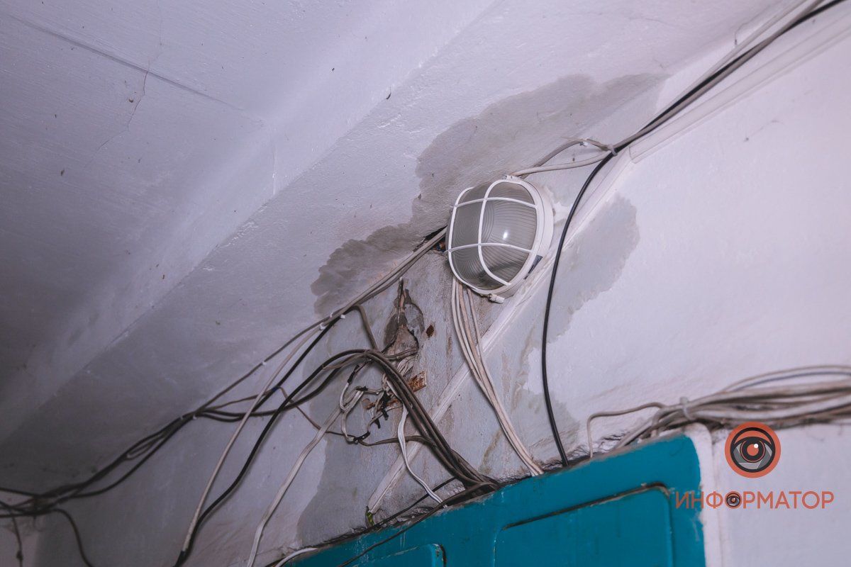 Провода в воде