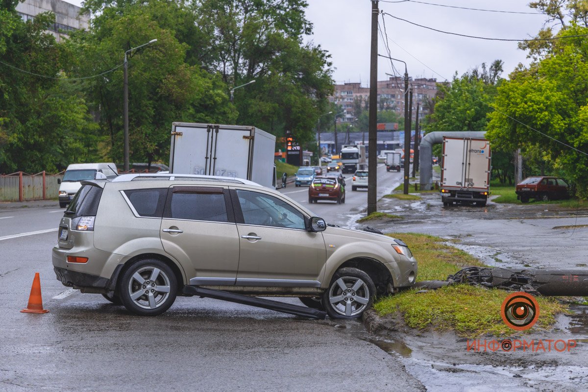 Автомобиль практически не пострадал Автомобиль практически не пострадал