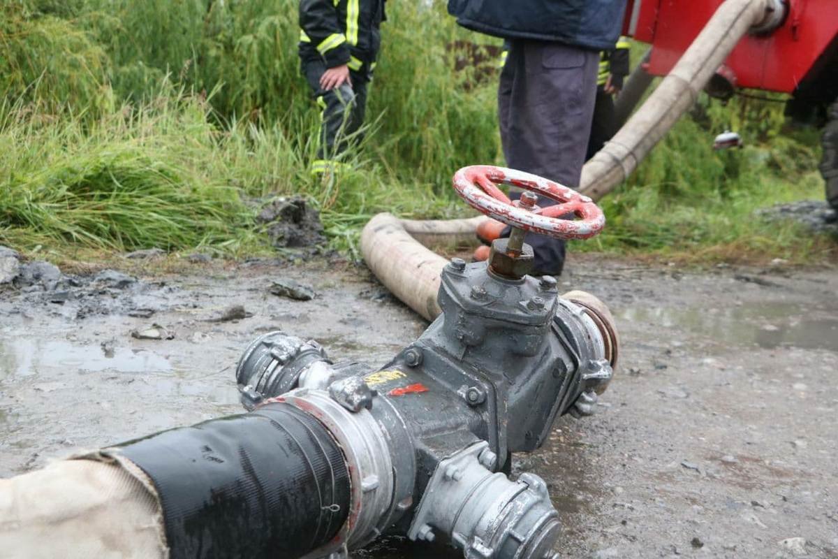 Откачивать воду пришлось в парке Глобы, на проспекте Мира, улице Промышленной и Гагринской. Откачивать воду пришлось в парке Глобы, на проспекте Мира, улице Промышленной и Гагринской.