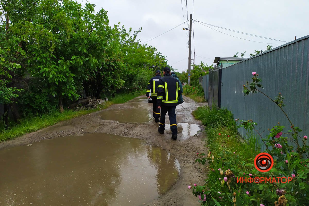 В Днепре речка Гнилокиш вышла из берегов и затопила дома: спасатели откачивают воду 1