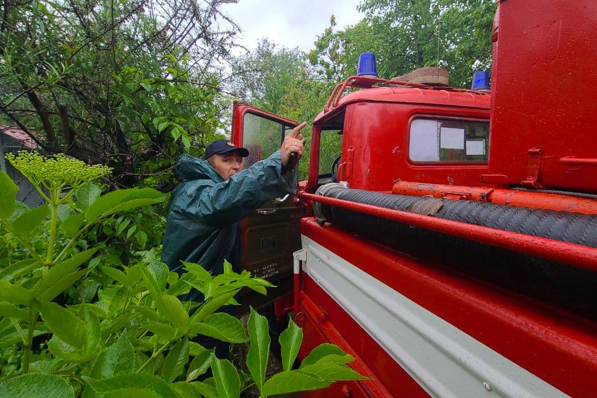 В Днепре речка Гнилокиш вышла из берегов и затопила дома: спасатели откачивают воду 7