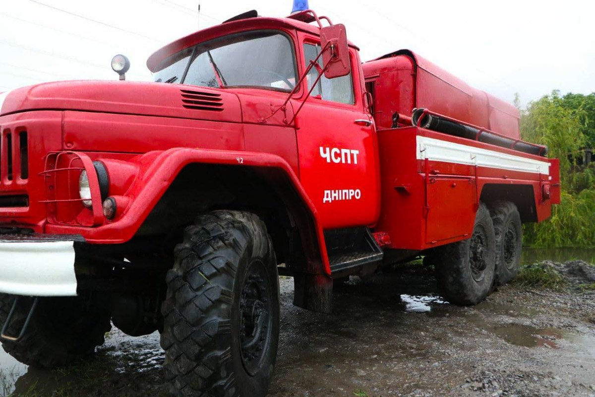 В Днепре речка Гнилокиш вышла из берегов и затопила дома: спасатели откачивают воду 15