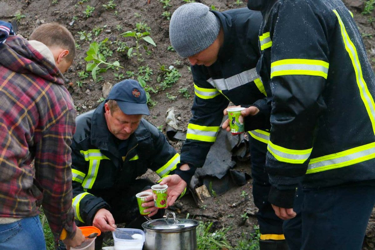 В Днепре речка Гнилокиш вышла из берегов и затопила дома: спасатели откачивают воду 17